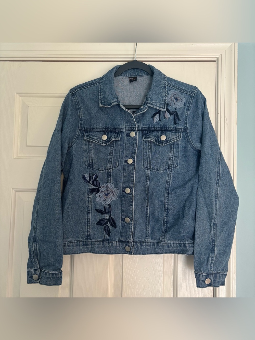 Women’s Tinseltown Embroidered Floral Denim Jean Jacket Size Large